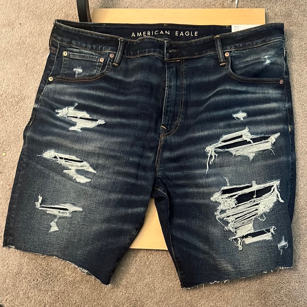 American Eagle like distressed shorts